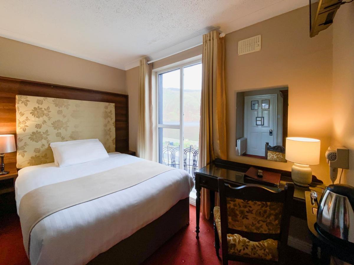 Leenane Hotel Лийнан Екстериор снимка