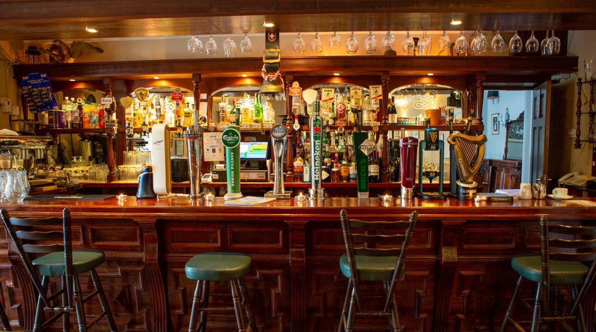 Leenane Hotel Лийнан Екстериор снимка