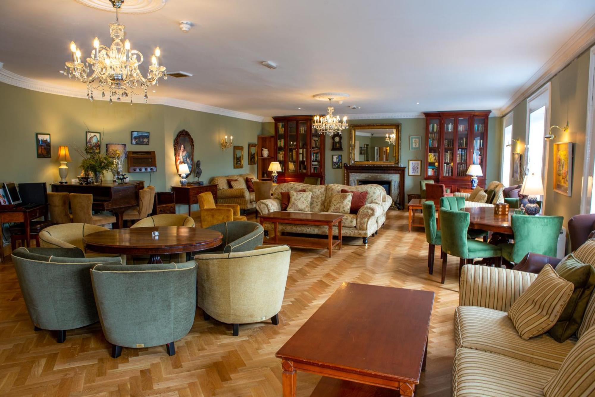 Leenane Hotel Лийнан Екстериор снимка
