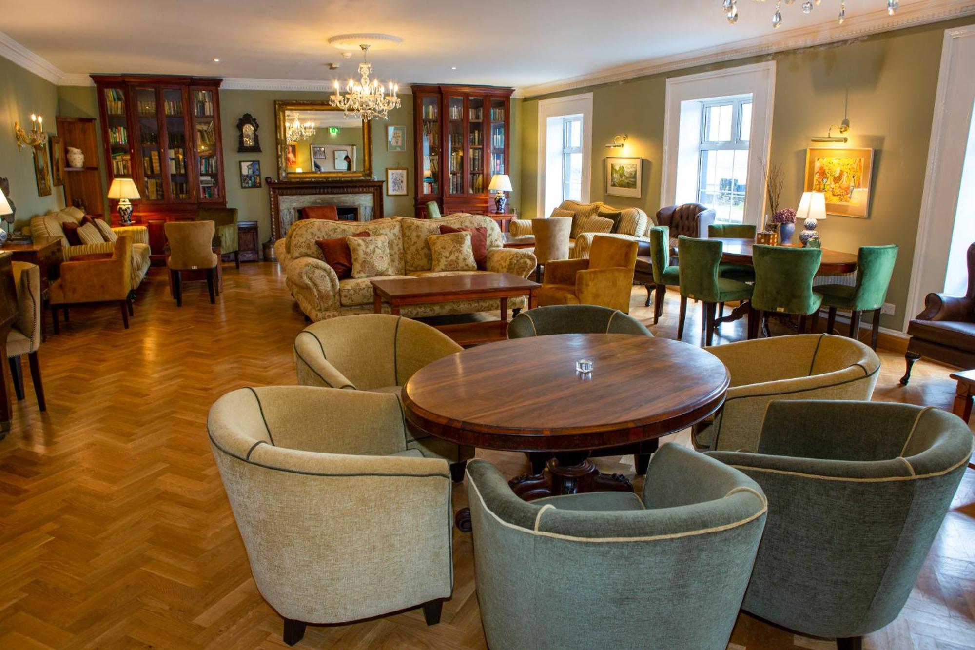 Leenane Hotel Лийнан Екстериор снимка