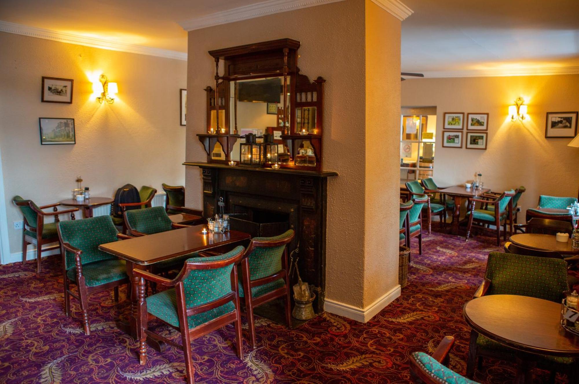 Leenane Hotel Лийнан Екстериор снимка