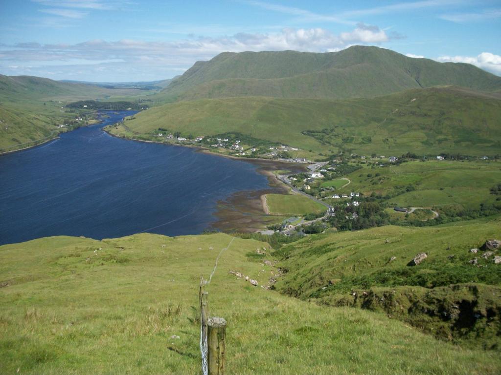 Leenane Hotel Лийнан Екстериор снимка