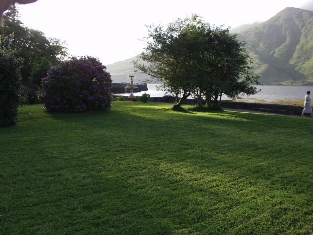 Leenane Hotel Лийнан Екстериор снимка