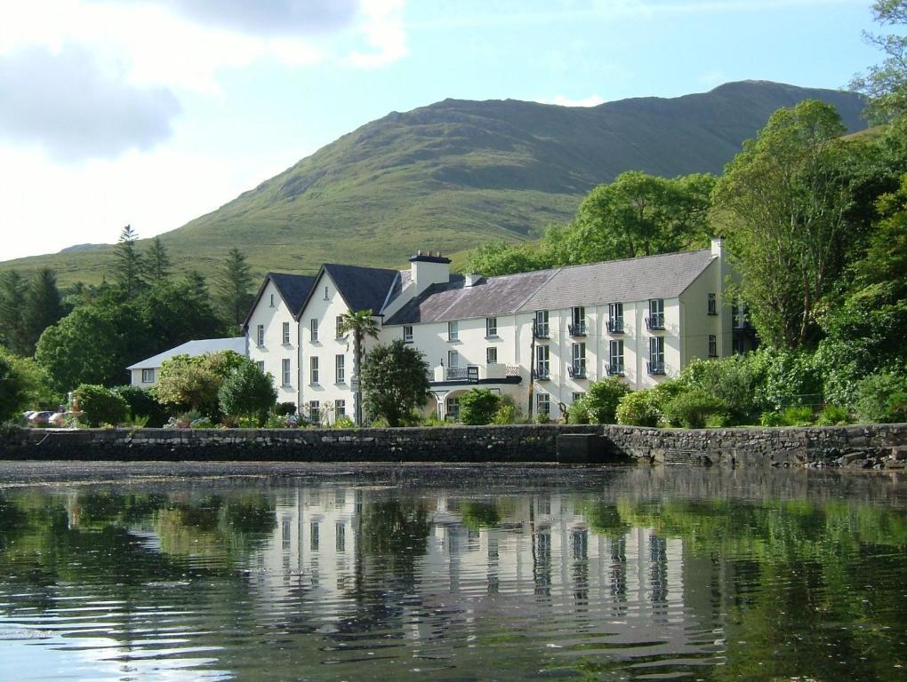 Leenane Hotel Лийнан Екстериор снимка