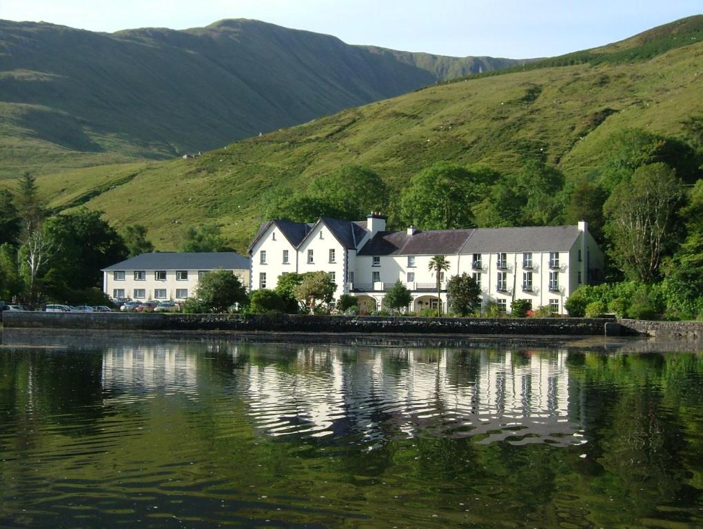 Leenane Hotel Лийнан Екстериор снимка