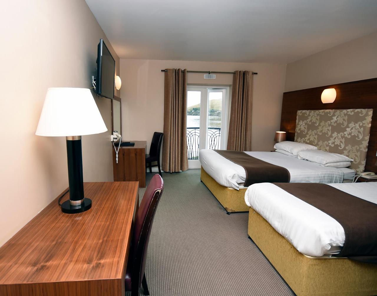 Leenane Hotel Лийнан Екстериор снимка